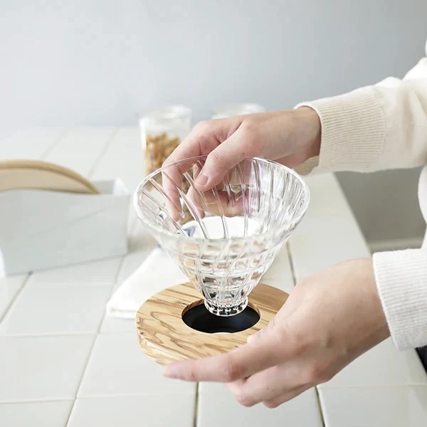 [Hario Asia Official] V60 Glass Dripper Olive Wood - 02 Size