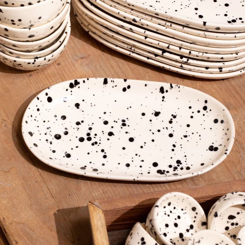 22 cm Oval Plate, Black Dots