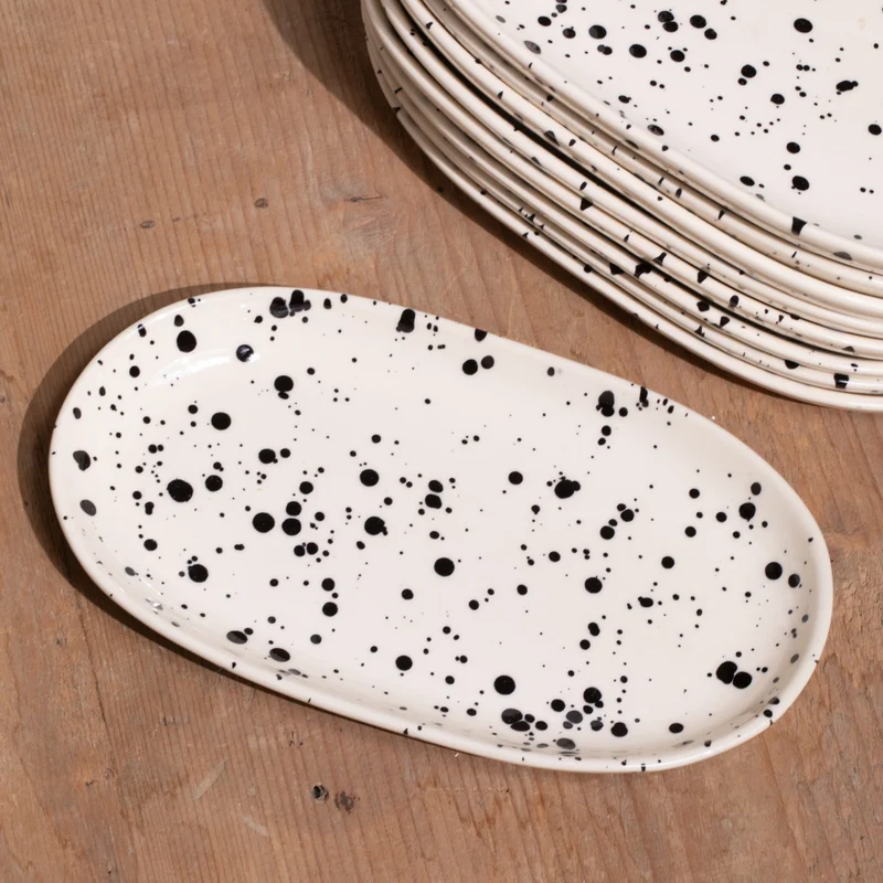 22 cm Oval Plate, Black Dots
