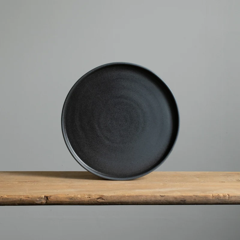 Large plate (straight edge) Matte Black