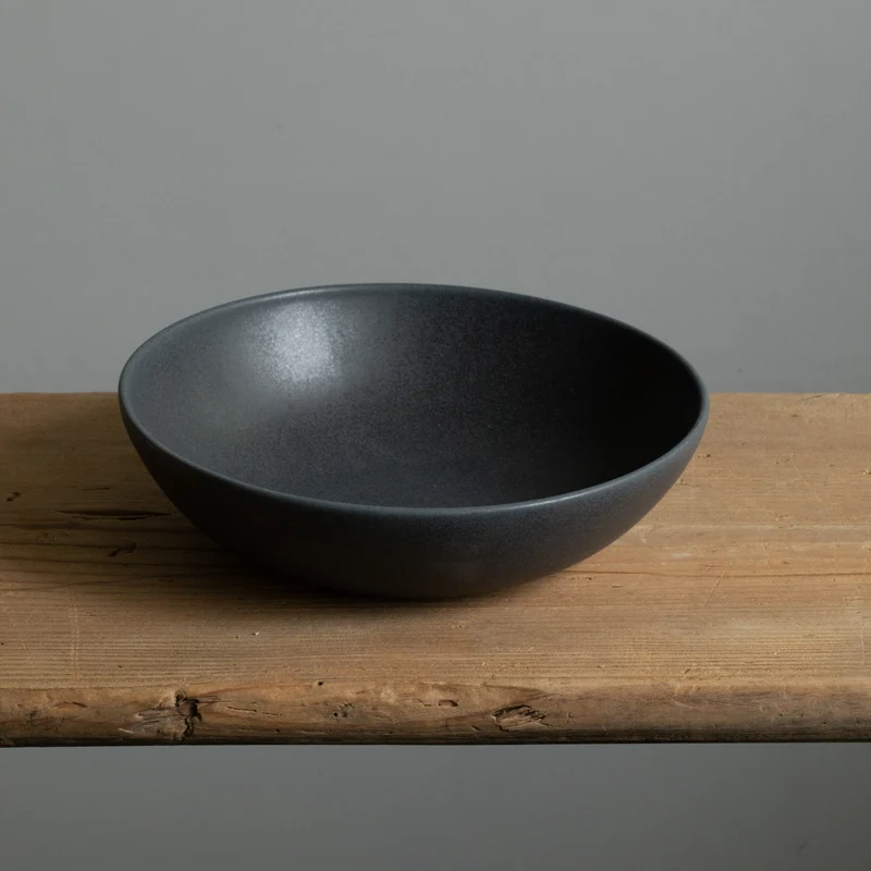 Large round pasta plate Matte Black