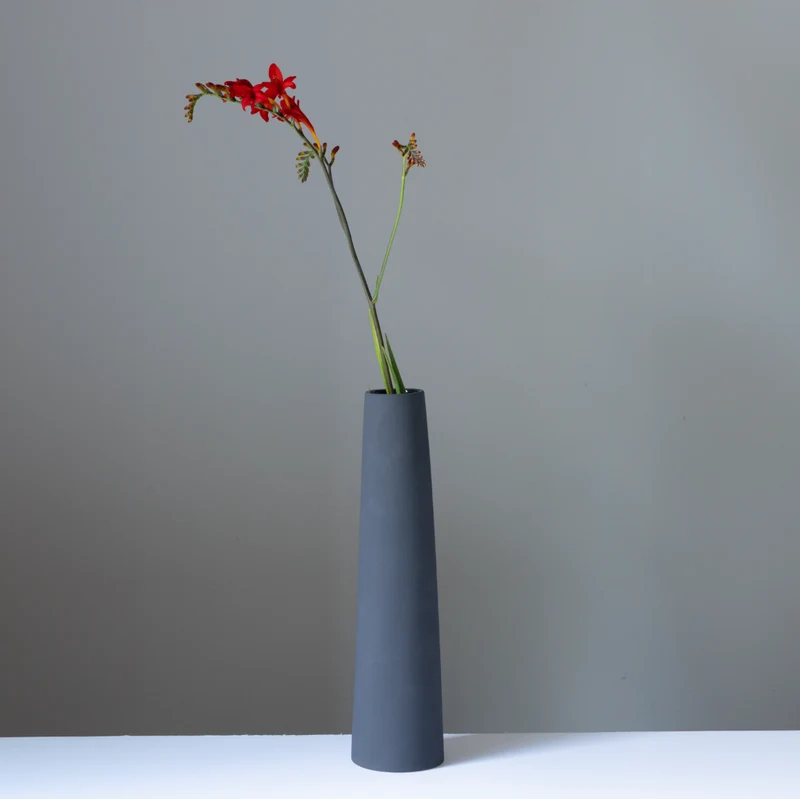 Chimney Large" vase Charcoal